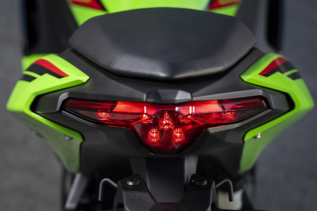 kawasaki_my24_ninja500_13