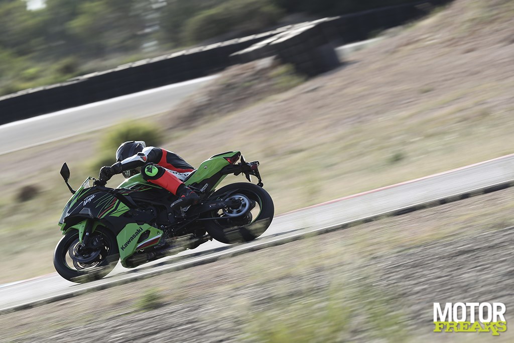 kawasaki_my24_ninja_zx-4rr_02