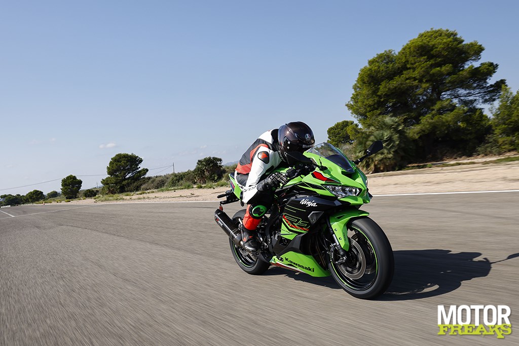 kawasaki_my24_ninja_zx-4rr_04