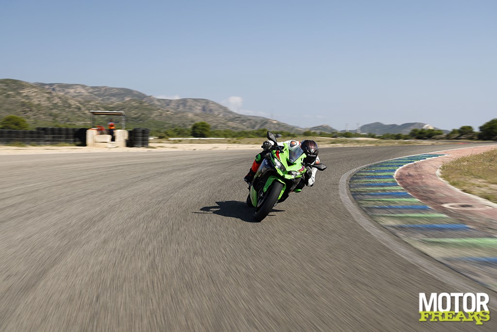 kawasaki_my24_ninja_zx-4rr_07