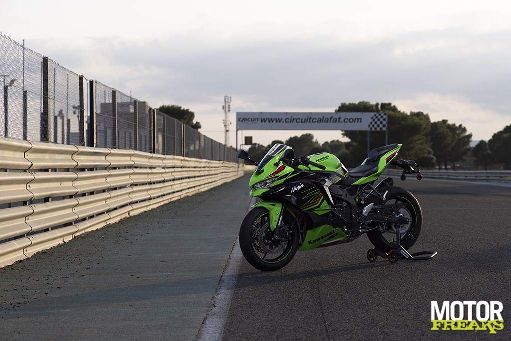 kawasaki_my24_ninja_zx-4rr_24