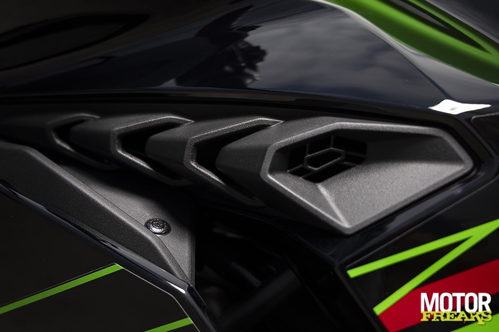 kawasaki_my24_ninja_zx-4rr_31
