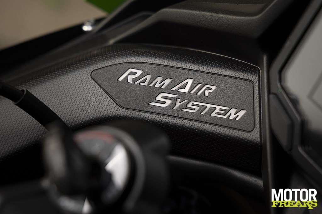 kawasaki_my24_ninja_zx-4rr_37