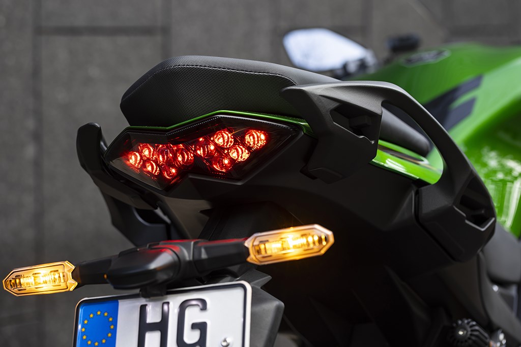 kawasaki_my25_ninja_1100_sx_se_45