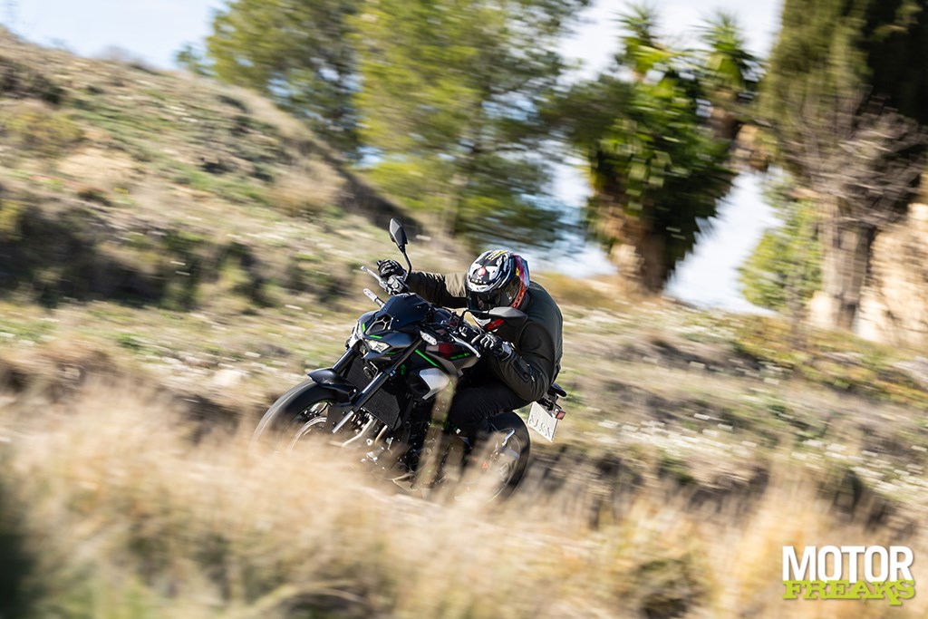 kawasaki_my25_z900_18