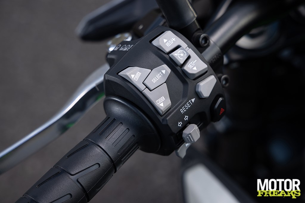 kawasaki_my25_z900_34