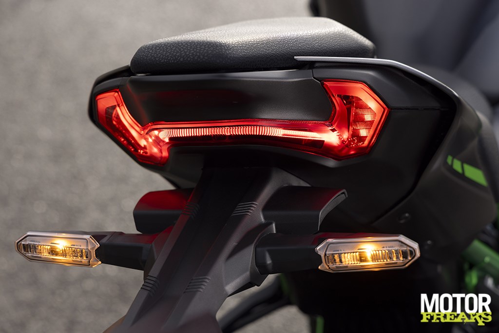 kawasaki_my25_z900_37