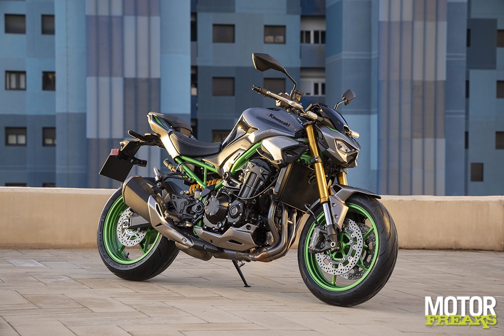 kawasaki_my25_z900se_01