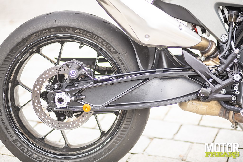 ktm_890_duke_r_33