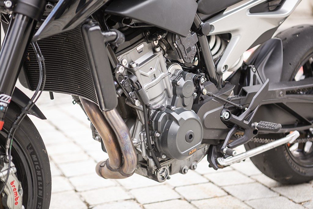 ktm_890_duke_r_43