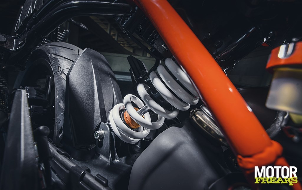 ktm_my17_125_duke_27