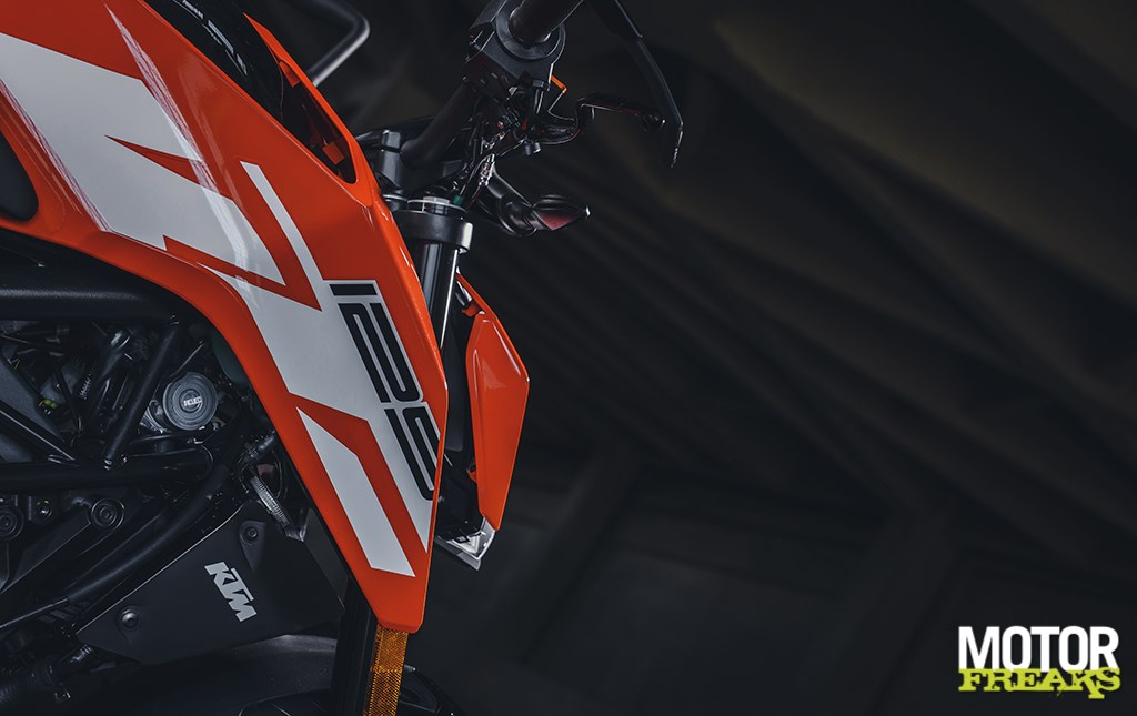 ktm_my17_125_duke_28