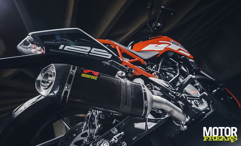 ktm_my17_125_duke_30