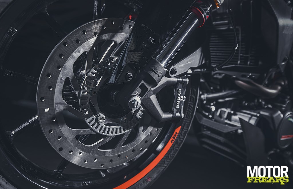 ktm_my17_125_duke_36