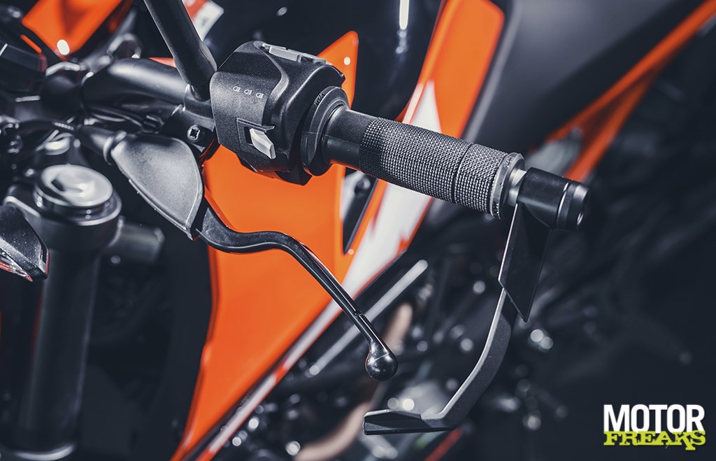 ktm_my17_125_duke_39