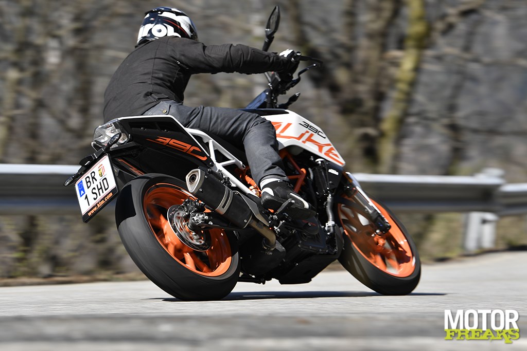 ktm_my17_390_duke_80