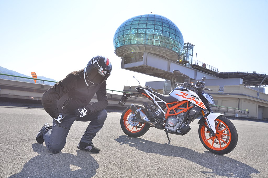 ktm_my17_390_duke_93