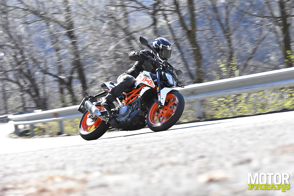 ktm_my17_390_duke_99