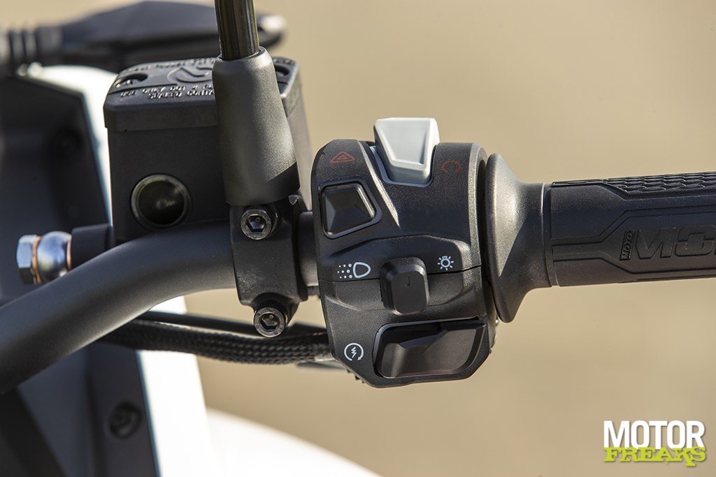 moto_morini_my22_x-cape_0396