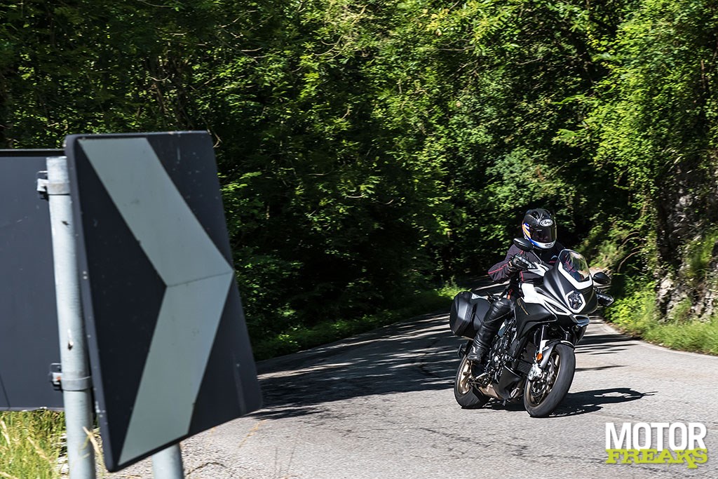 mv_agusta_turismo_veloce_800_lusso_13