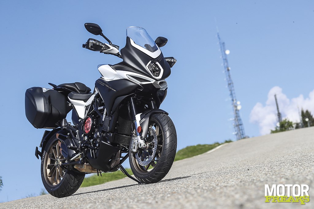 mv_agusta_turismo_veloce_800_lusso_37