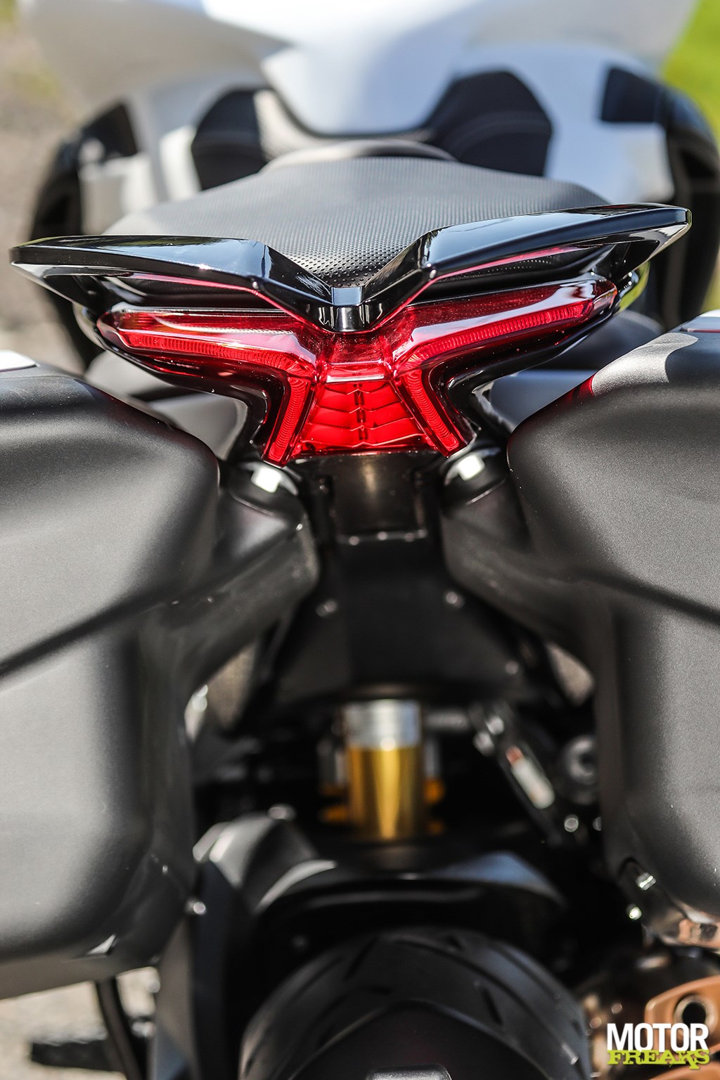 mv_agusta_turismo_veloce_800_lusso_46