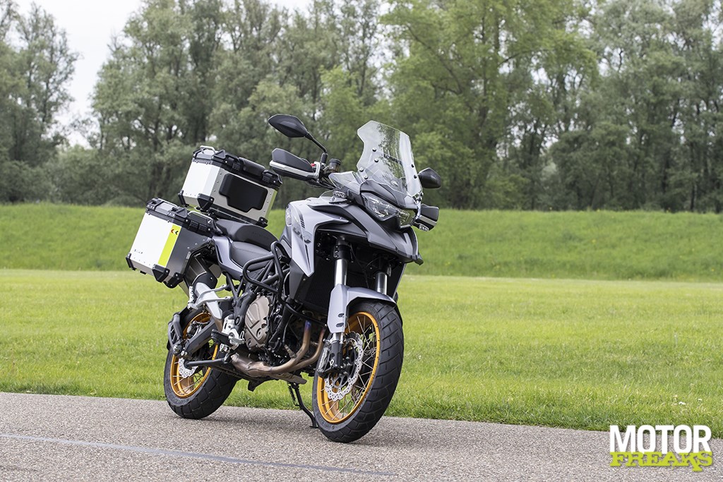 qjmotor_srt_700_sx_08-1