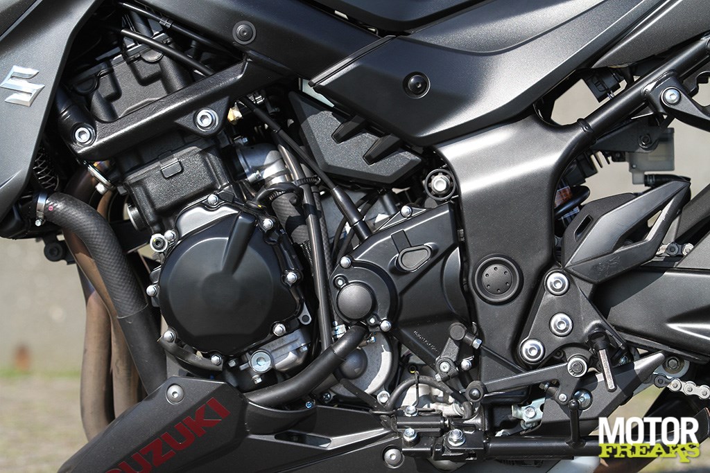 suzuki_my17_gsx-s750z_17