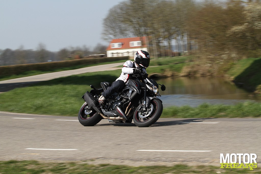 suzuki_my17_gsx-s750z_26