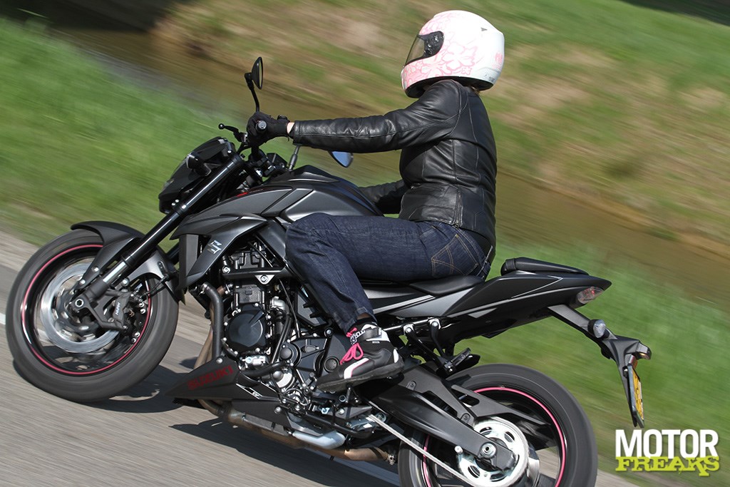 suzuki_my17_gsx-s750z_41