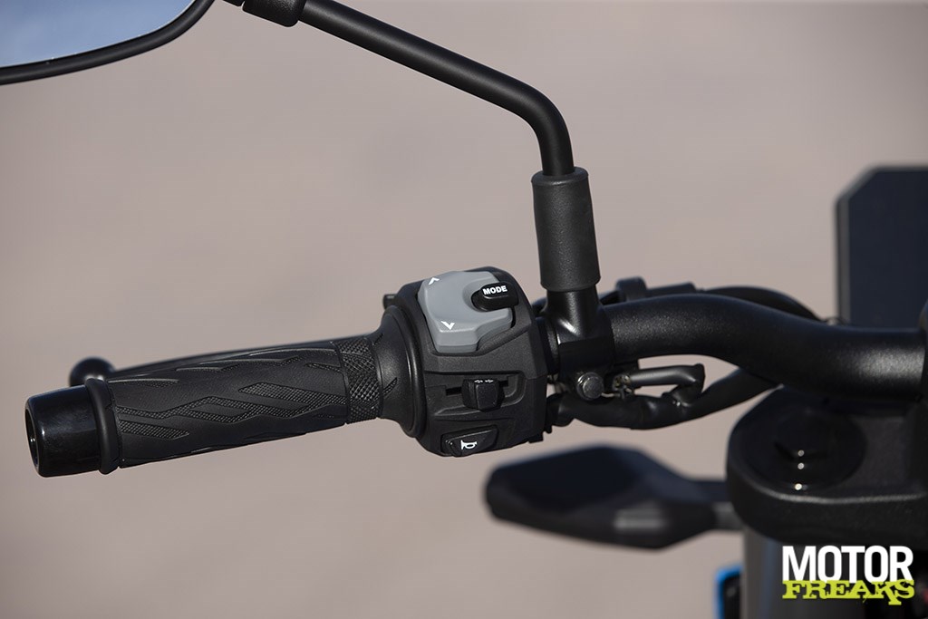 suzuki_my23_gsx-8s_44-1