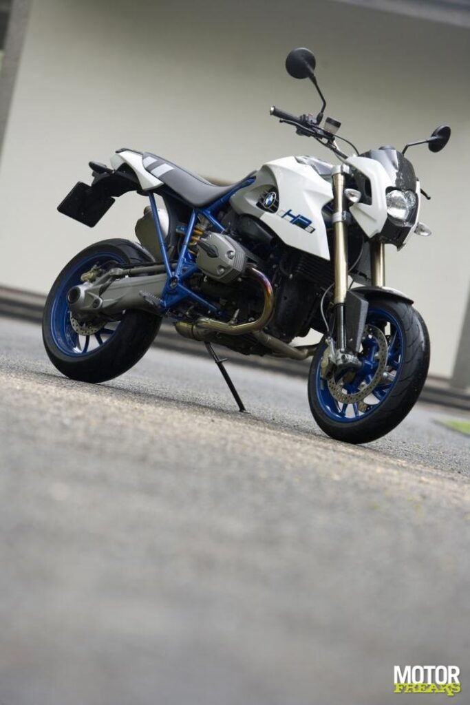 BMW-HP2MM-02-L.jpg