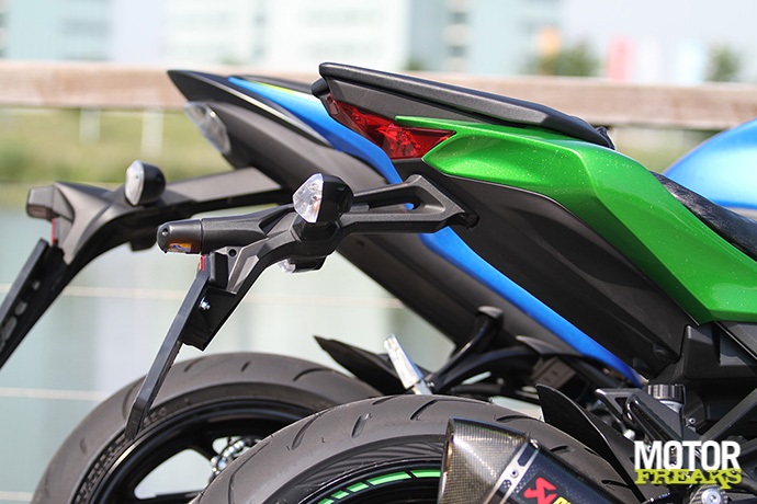 Suzuki GSX-S1000 vs Kawasaki Z1000