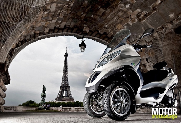 Piaggio_MP3_Hybrid_300ie_MC28363.jpg