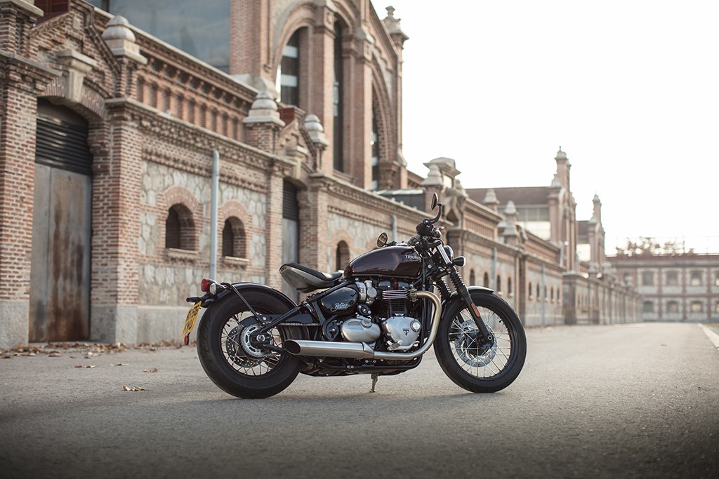 triumph_bonneville_bobber_1