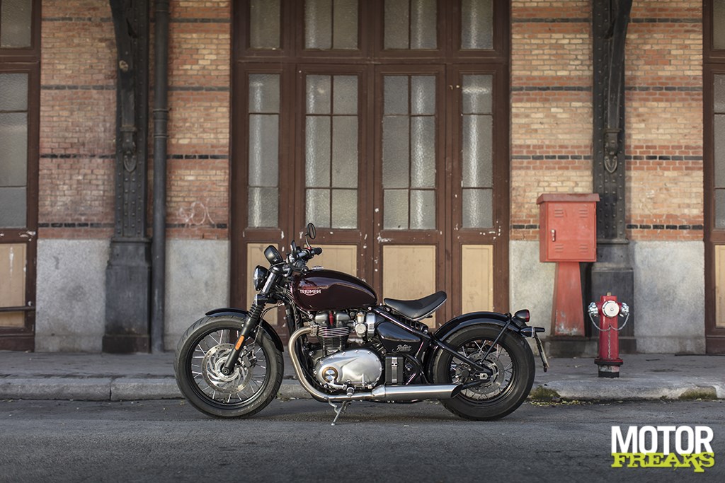 triumph_bonneville_bobber_21