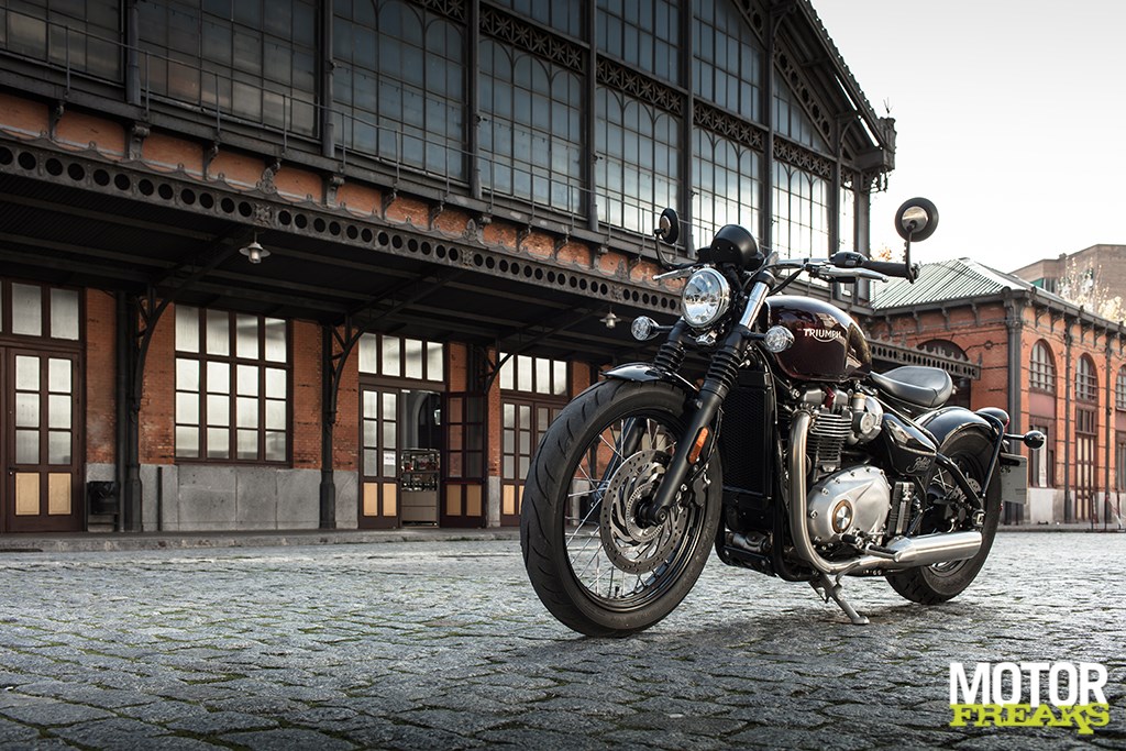 triumph_bonneville_bobber_23