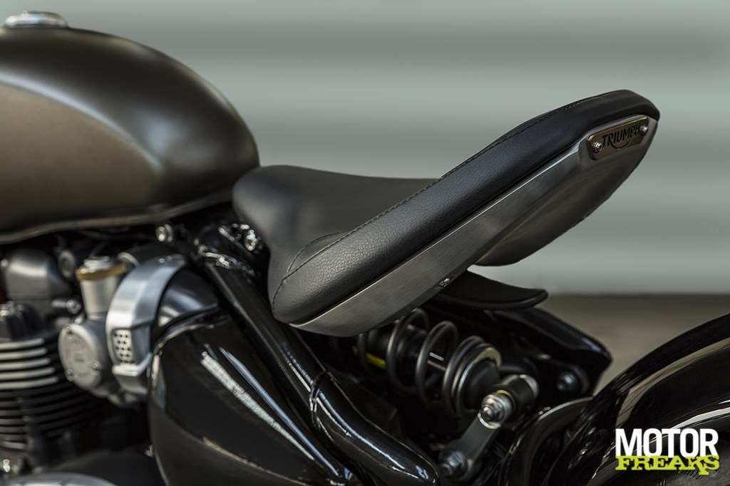 triumph_bonneville_bobber_33