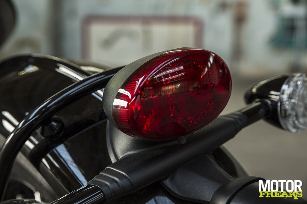 triumph_bonneville_bobber_34