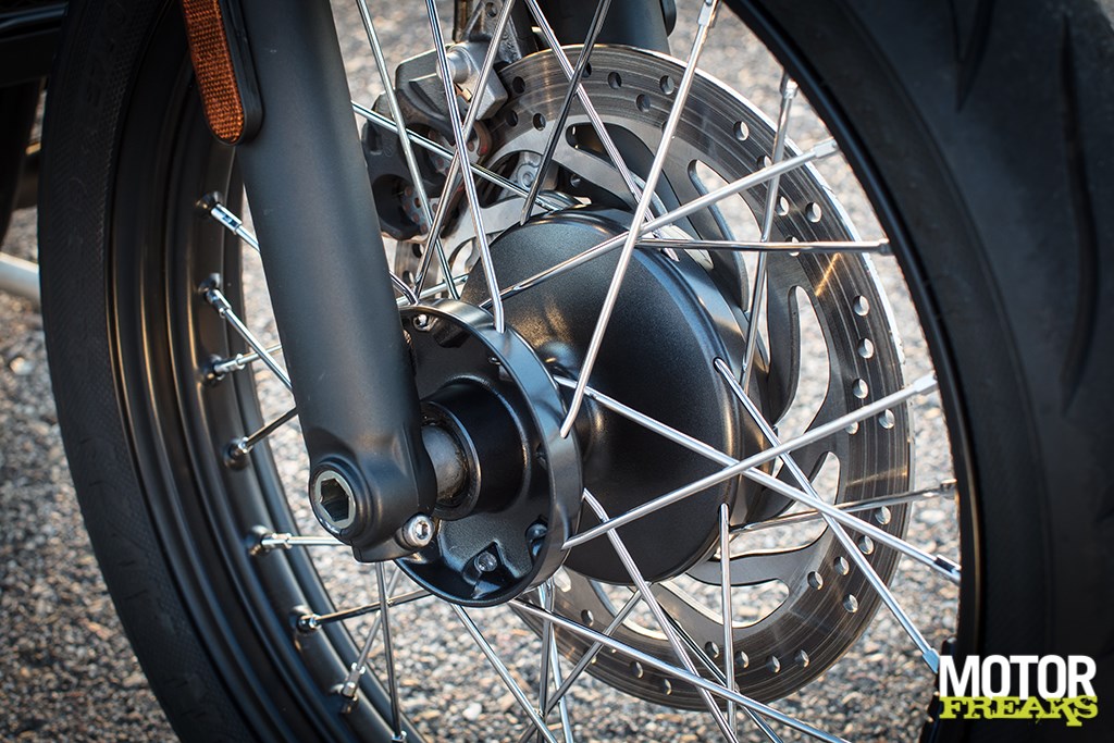 triumph_bonneville_bobber_45