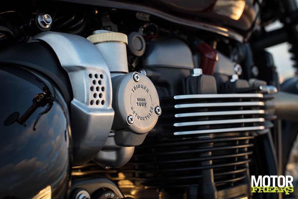 triumph_bonneville_bobber_49