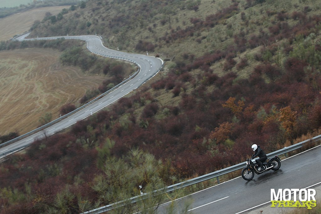 triumph_bonneville_bobber_66