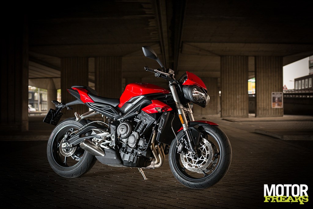 triumph_my17_street_triple_a2_1