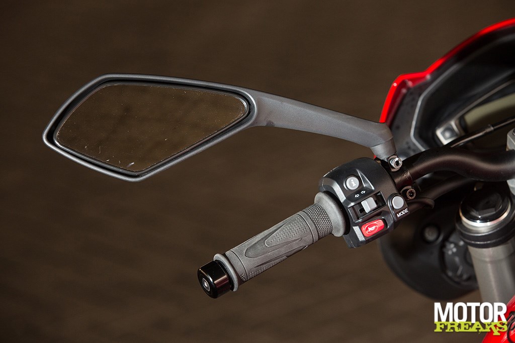 triumph_my17_street_triple_a2_14