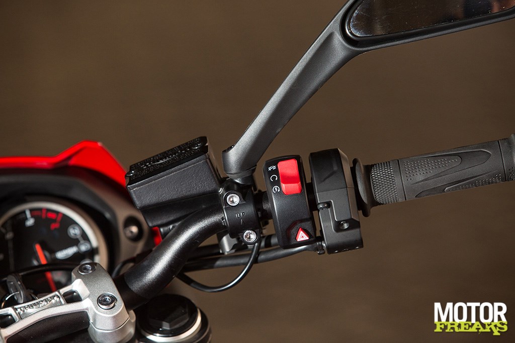 triumph_my17_street_triple_a2_15