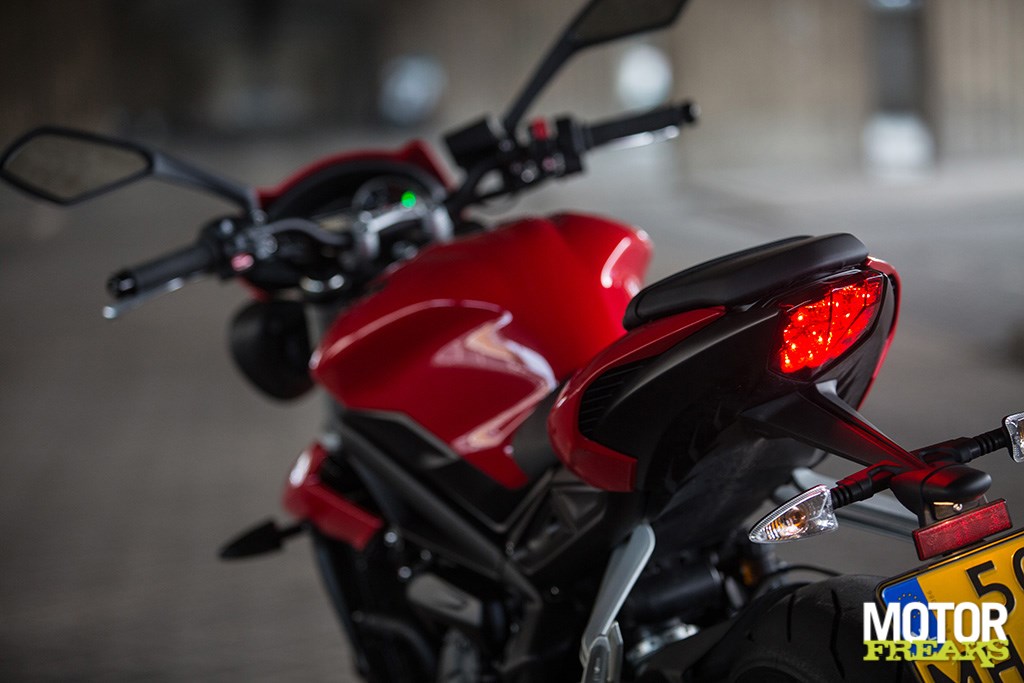 triumph_my17_street_triple_a2_18