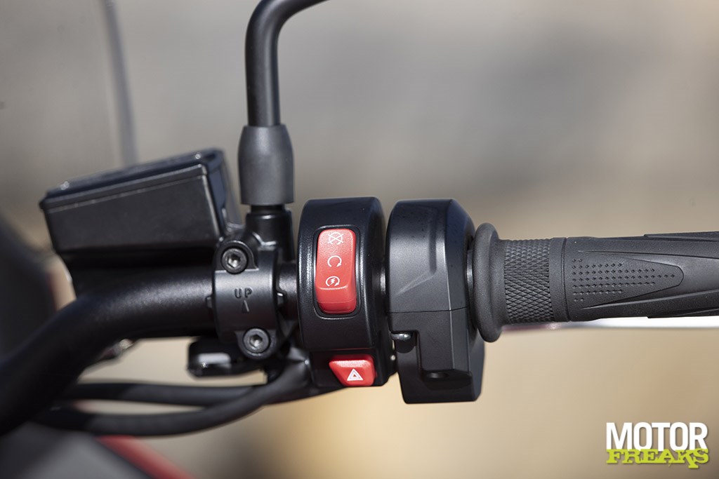 triumph_my22_tiger_sport_660_23