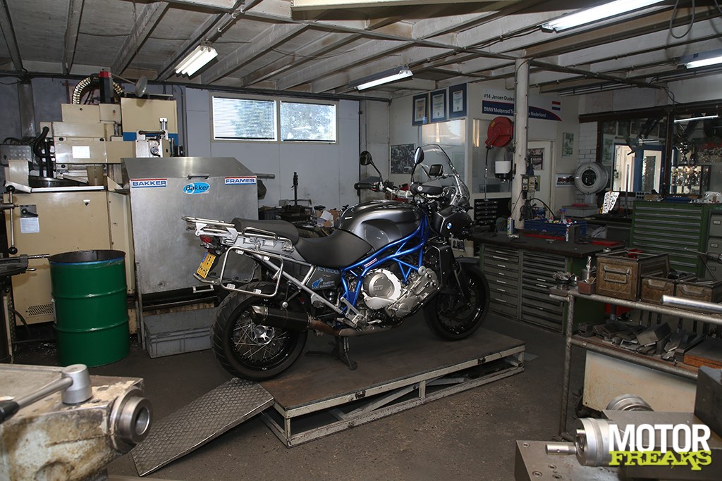 build_bakker_bmw_8