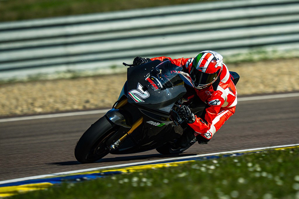 ducati_my25_v21l_1