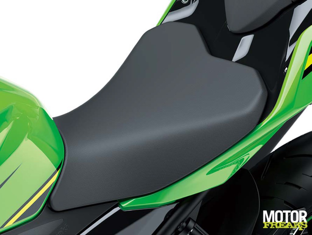 kawasaki_my18_ninja_400_seat